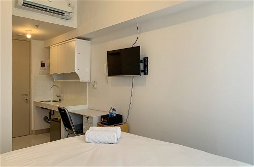Photo 5 - Comfy And Warm Studio Room At Tokyo Riverside Pik 2 Apartment
