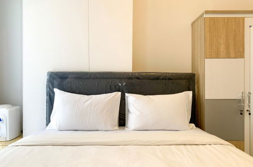 Foto 3 - Comfy And Warm Studio Room At Tokyo Riverside Pik 2 Apartment