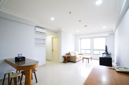 Photo 15 - Homey 2Br With Extra Room At Taman Beverly Apartment