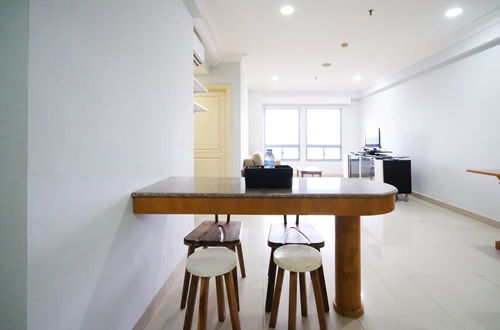 Photo 18 - Homey 2Br With Extra Room At Taman Beverly Apartment