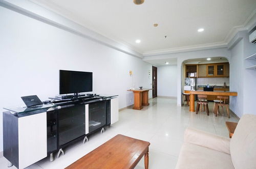 Photo 16 - Homey 2Br With Extra Room At Taman Beverly Apartment