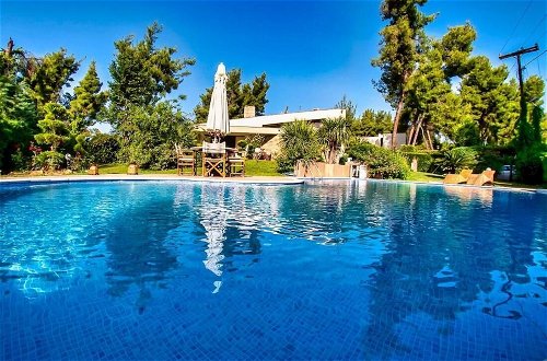 Photo 26 - Experience the Luxurious Life at Villa Naoumi