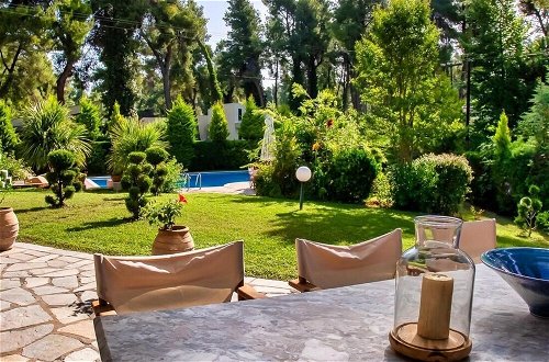 Foto 40 - Experience the Luxurious Life at Villa Naoumi