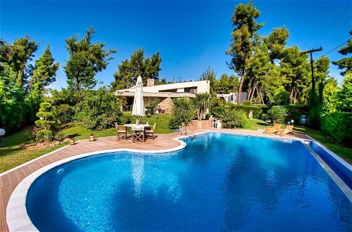 Foto 1 - Experience the Luxurious Life at Villa Naoumi