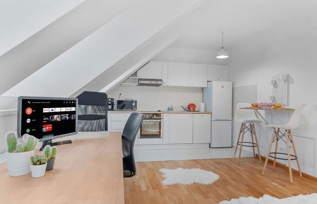 Attic Studio near Carol Park - Foto 10
