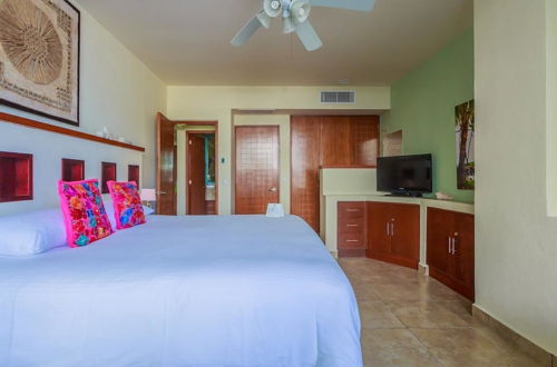 Photo 9 - Beautiful Ground Floor Two Bedroom Suite at Ixchel