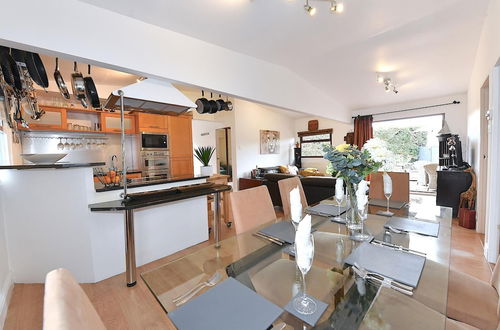 Photo 4 - Gorgeous 3BD Cottage in the Heart of Guildford