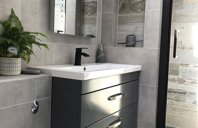 Immaculate 1-bed Apartment Cornwall With hot tub - Foto 18