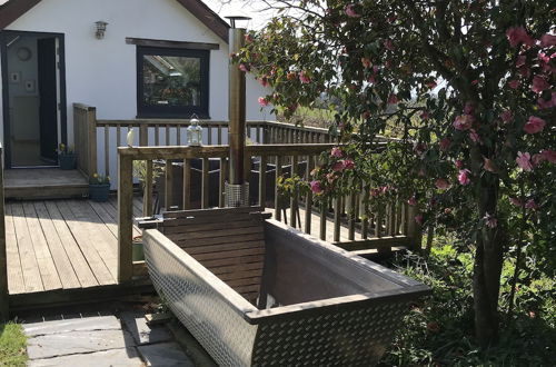 Foto 15 - Immaculate 1-bed Apartment Cornwall With hot tub