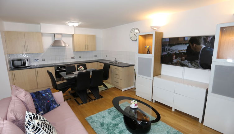 Photo 1 - Beautiful 2 beds Woolwich Central Apt