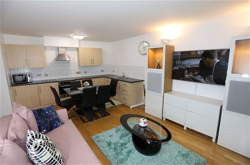 Photo 1 - Beautiful 2 beds Woolwich Central Apt
