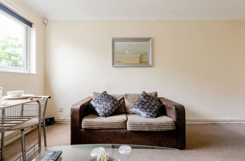 Photo 8 - Charming 1-bed Apartment in Luton