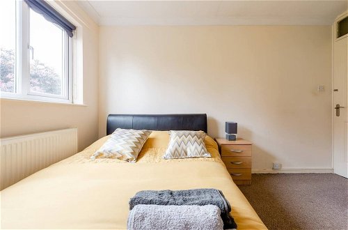 Photo 4 - Charming 1-bed Apartment in Luton