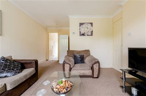 Photo 10 - Charming 1-bed Apartment in Luton