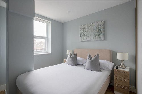 Foto 2 - Luxurious ONE Bedroom Apartment IN Bond Street