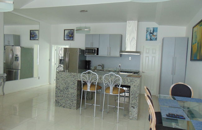Modern Townhome Prime Location - Foto 14
