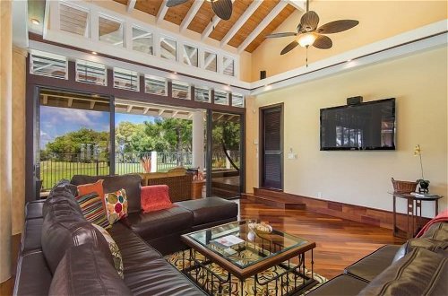 Photo 12 - Rate Elegant Home With hot tub and Pool on Makai Golf Course