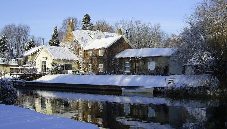 Photo 1 - Picturesque Riverside Cottage - 2 Bedroom