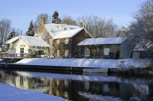 Photo 1 - Picturesque Riverside Cottage - 2 Bedroom