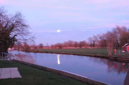 Photo 9 - Picturesque Riverside Cottage - 2 Bedroom