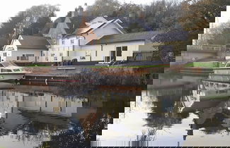 Foto 1 - Riverside 2-bed Cottage, Sleeps 3 With Parking