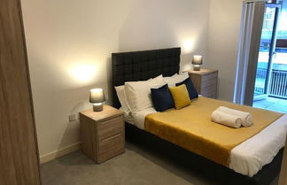 Photo 2 - Stylish 2-bed Apartment in Manchester City Center