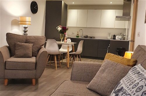 Photo 7 - Stylish 2-bed Apartment in Manchester City Center