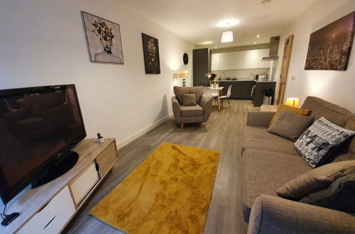 Photo 6 - Stylish 2-bed Apartment in Manchester City Center