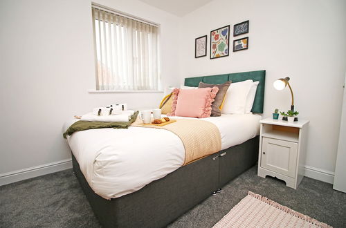 Photo 11 - Isla House - Newport City Centre - Sleeps 7