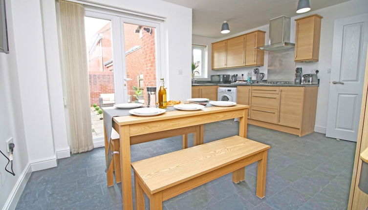 Photo 1 - Isla House - Newport City Centre - Sleeps 7