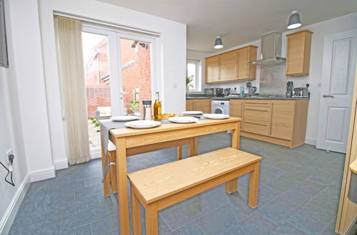 Photo 1 - Isla House - Newport City Centre - Sleeps 7