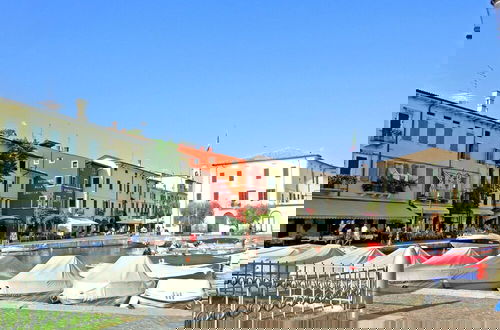 Foto 37 - Vibrant Holiday Home in Lazise with Swimming Pool near Lake