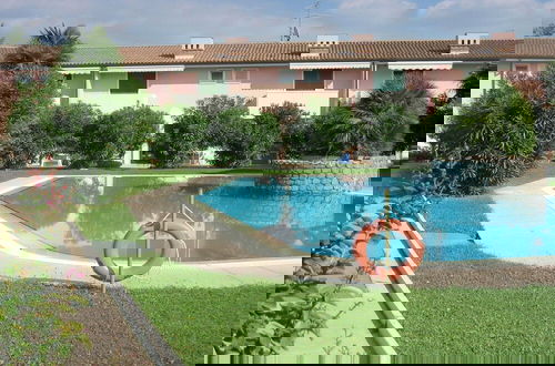 Foto 14 - Vibrant Holiday Home in Lazise with Swimming Pool near Lake