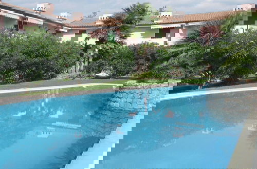 Foto 17 - Vibrant Holiday Home in Lazise with Swimming Pool near Lake