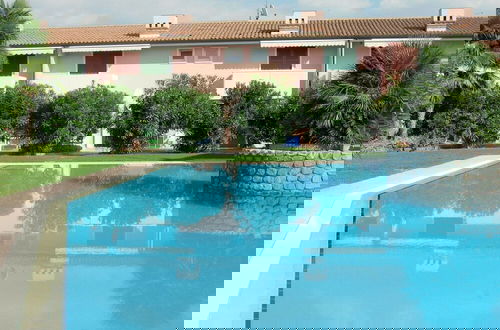 Foto 19 - Vibrant Holiday Home in Lazise with Swimming Pool near Lake