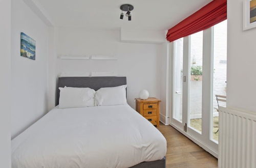 Foto 9 - Charming 2-bed Apt, Pimlico