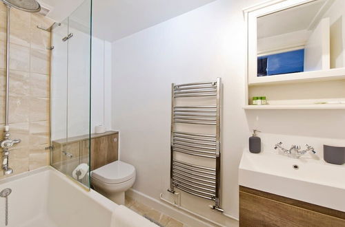 Photo 11 - Charming 2-bed Apt, Pimlico