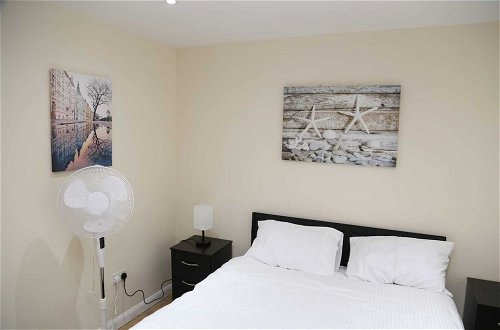 Photo 4 - Budget 4-bedrooms In Thamesmead