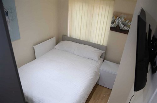 Photo 13 - Budget 4-bedrooms In Thamesmead