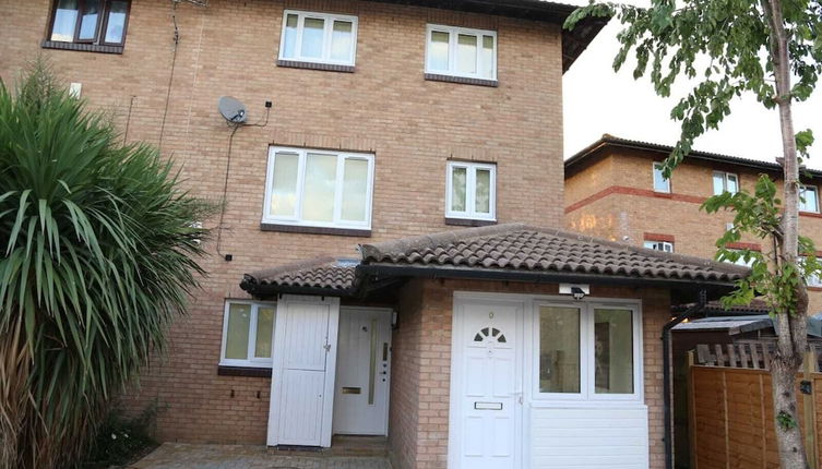 Photo 1 - Budget 4-bedrooms In Thamesmead