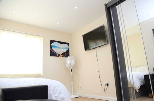 Photo 10 - Budget 4-bedrooms In Thamesmead