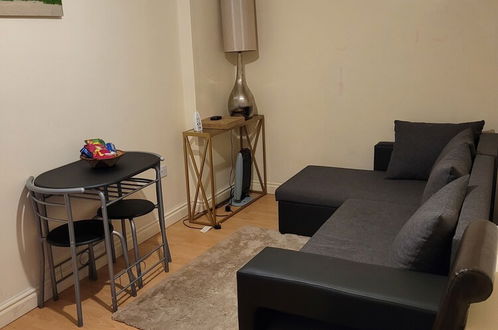 Photo 11 - Beautiful 2-bed Apartment in Manchester