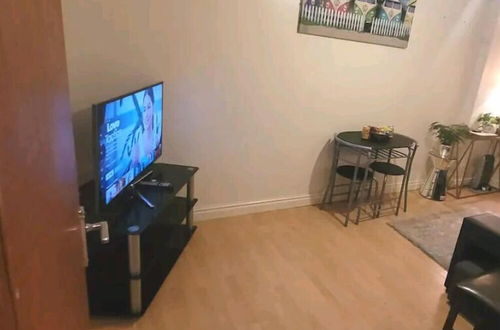 Photo 13 - Beautiful 2-bed Apartment in Manchester