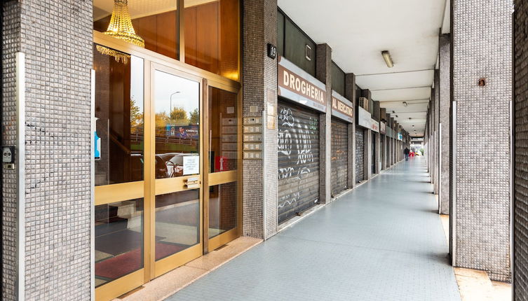 Photo 1 - Renovated Flat Subway Yellow Line