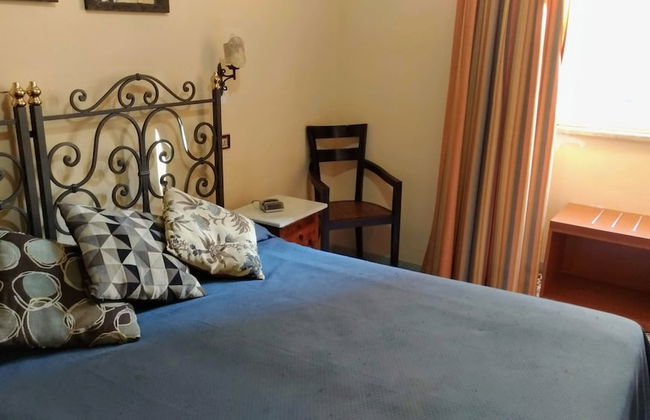 Nicolas Inn - Photo 4