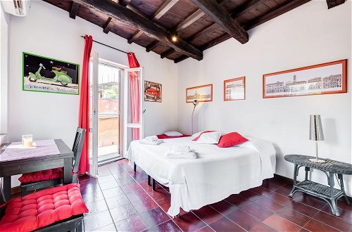 Photo 2 - Romantic House in Trastevere