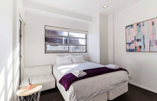 Photo 2 - Modern 2 Bedroom Apartment in Auckland CBD With Parking