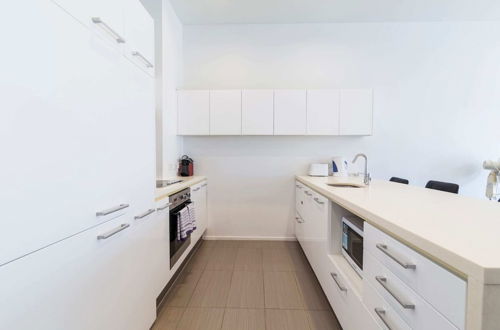 Photo 10 - Modern 2 Bedroom Apartment in Auckland CBD With Parking