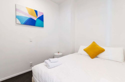 Photo 6 - Modern 2 Bedroom Apartment in Auckland CBD With Parking