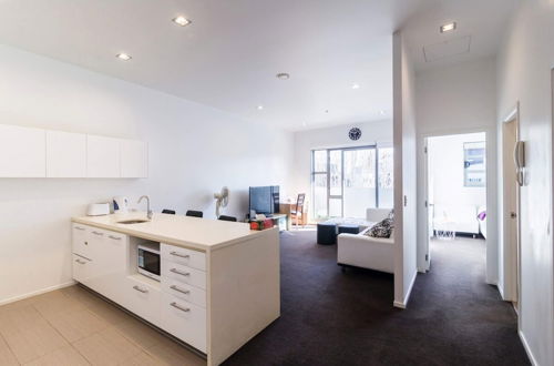 Photo 16 - Modern 2 Bedroom Apartment in Auckland CBD With Parking